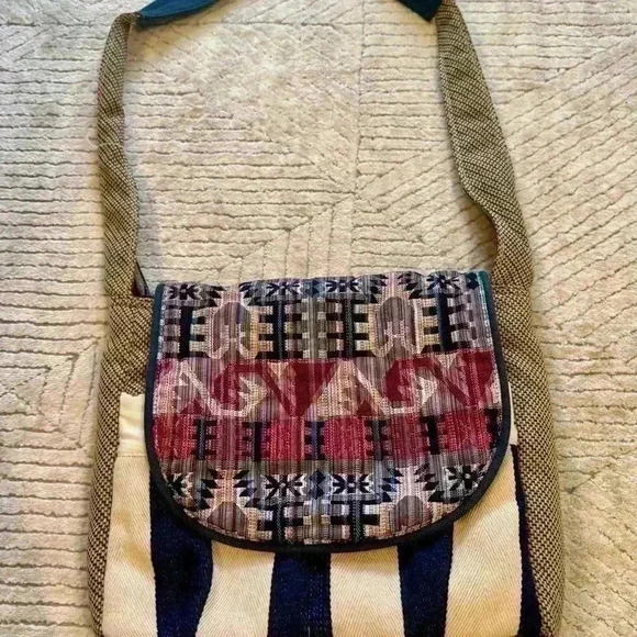 Sage and Harper messenger bag - Picture 2 of 9